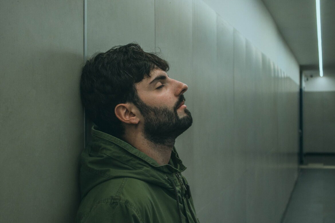Ribelle in silenzio, dal 23 maggio disponibile il nuovo singolo di Algieri