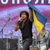 Adiós, il nuovo singolo rock del cantautore Fabio De Vincente, l’artista che sfida le bombe con la musica