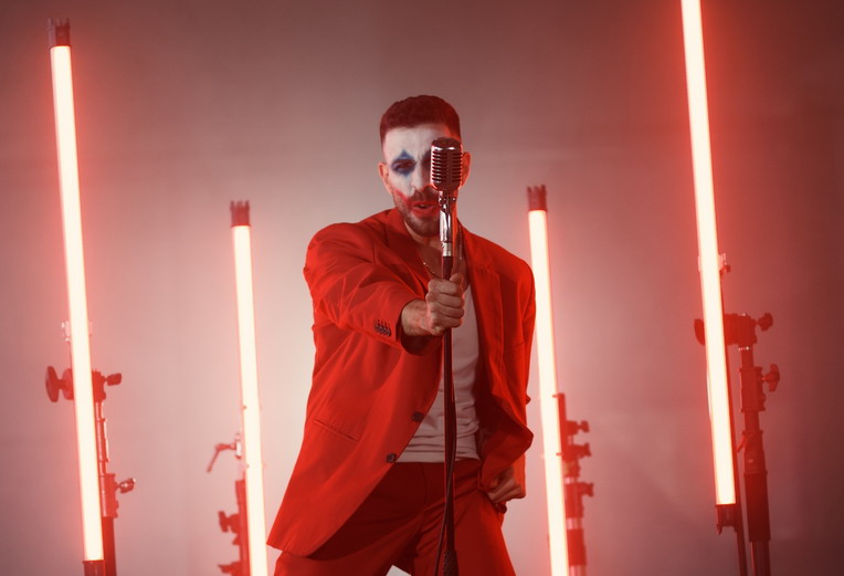 Il sax torna a unire mondi diversi: Albasax inaugura “ACTVS PRIMVS” con il singolo “Follie di Joker”