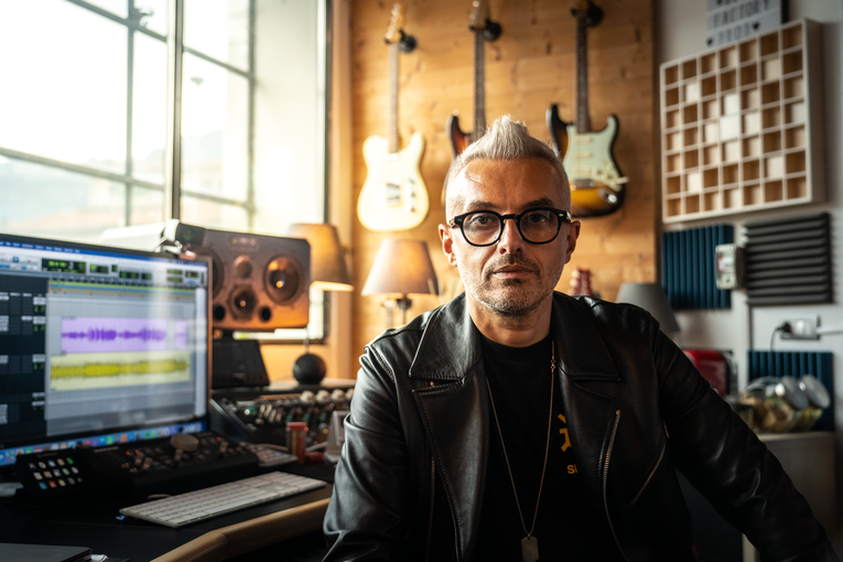 Filadelfo Castro firma la colonna sonora della seconda stagione di “Roast in Peace” su Prime Video