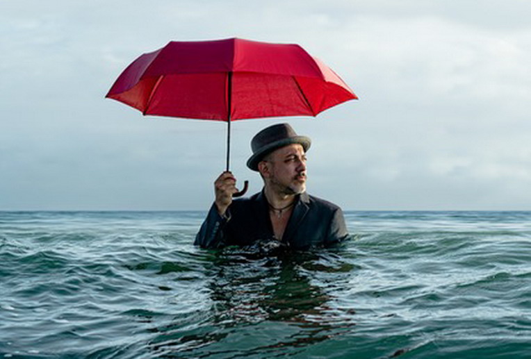Dario Sansone in "Comme", il 18 settembre esce il dual single "Comme ajere/Comme chiove"